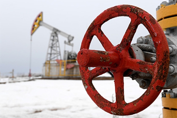Giá dầu giảm sâu đã buộc các quốc gia OPEC+ buộc phải ngồi vào bàn đàm phán cắt giảm sản lượng khai thác.